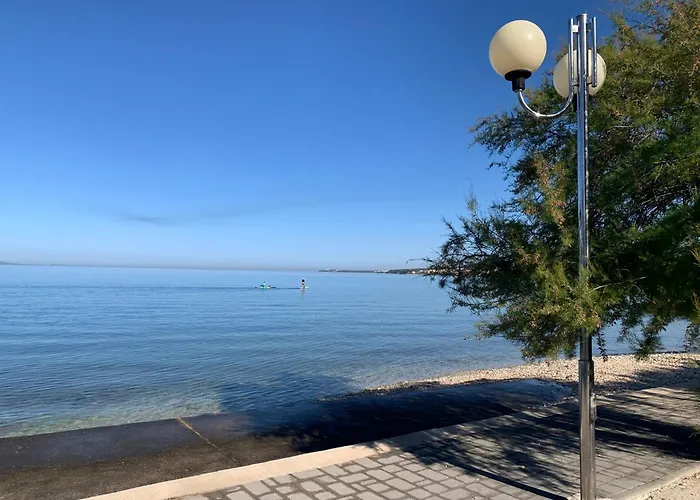 Ostanak kod kuće With Balcony And Sea View