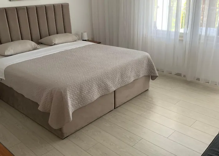 Ostanak kod kuće With Balcony And Sea View *