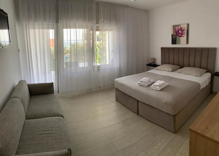 Rum i privatbostad With Balcony And Sea View Zadar